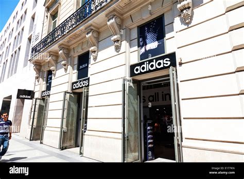 adidas champs élysees.